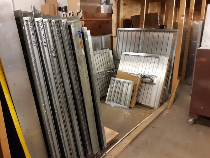 lot 2725 image: Assorted Air Duct Louvers