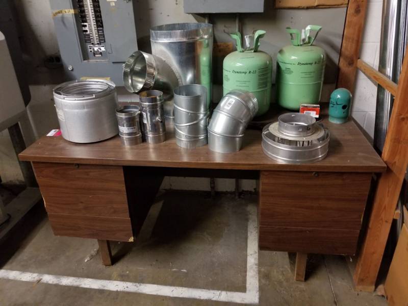 lot 2740 image: Shop Desk, Duct Pieces and Dynatemp R-22 Chlorodifluoromethane(Empty)
