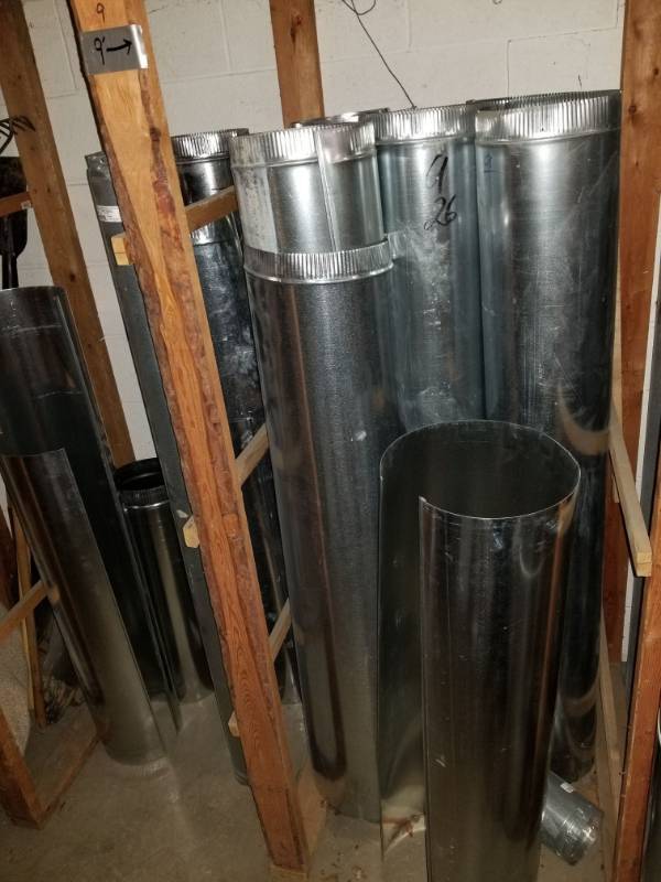 lot 2746 image: 9in Straight Duct And Connector Pieces