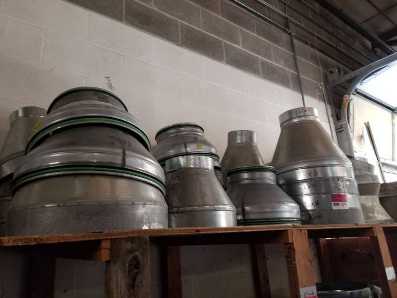 lot 2749 image: Various Size Duct Connectors