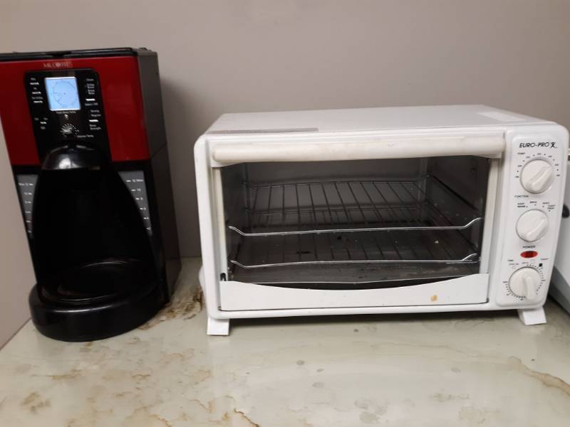 lot 2778 image: Breakroom Small Appliances