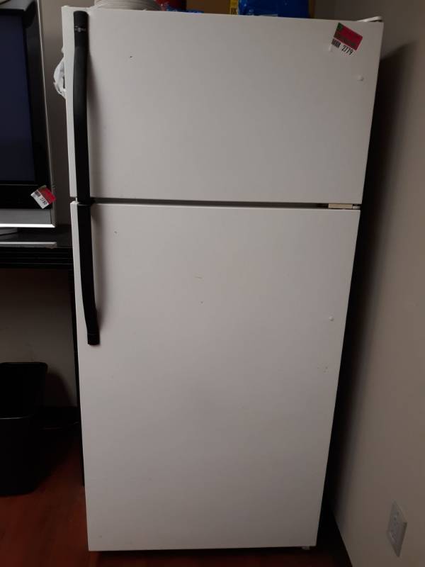 lot 2779 image: Kenmore Refrigerator # 25379801990