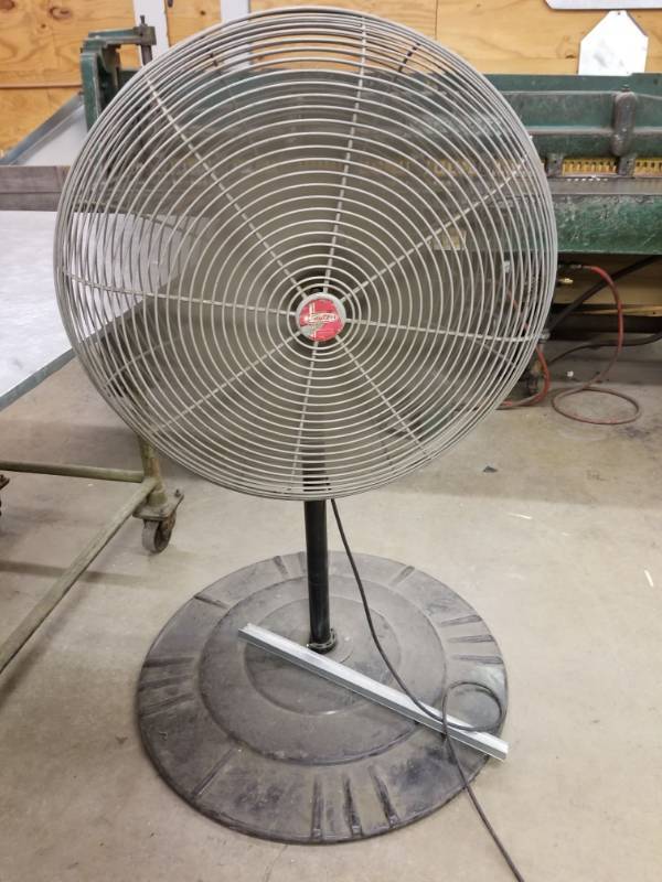 lot 2798 image: Dayton Floor Fan
