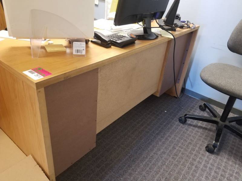 lot 2814 image: Office Furniture