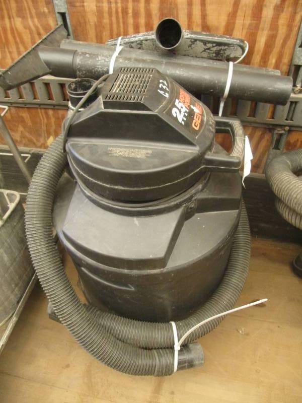 lot 2272 image: 2.5 HP Genie vac