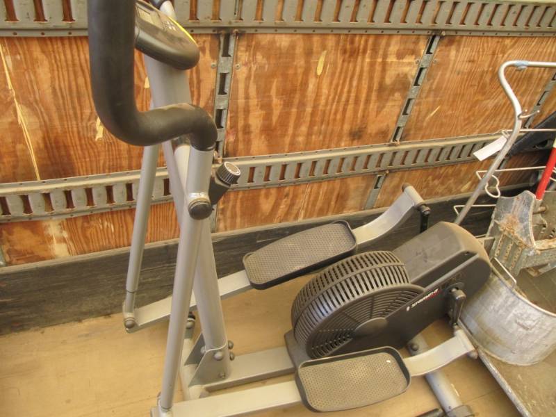 lot 2281 image: Stamina 1720 elliptical exercise machine   2 hand and arm exercisers