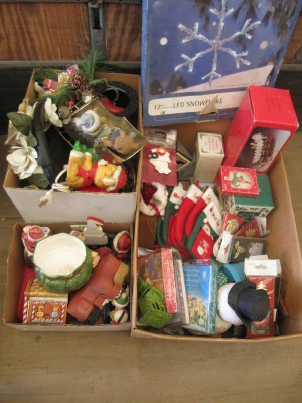 lot 2282 image: 3 boxes of Christmas decor