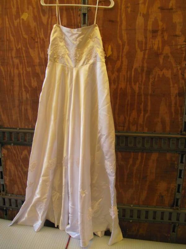 lot 2305 image: Wedding dress with train, vail,underskirt and beaded headband