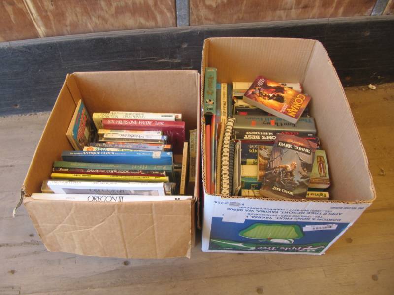 lot 2304 image: 2 boxes with Tom Clancy and Dan Brown books
