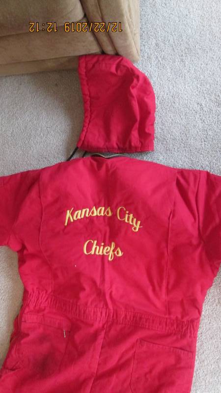 lot 2312 image: Chiefs Extreme Weather XL Coveralls With Hoodie