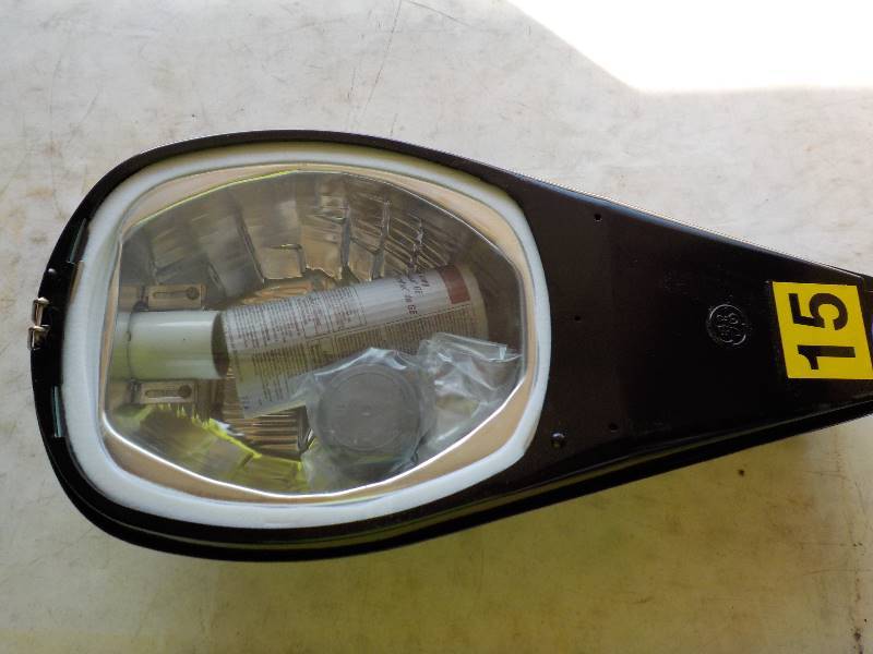 lot 5608 image: GE Lighting M-250R2 Luminaire with Cutoff Optics (Includes Photocell)