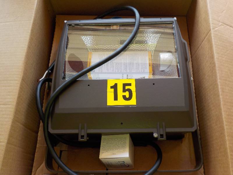 lot 5611 image: Industrial Flood light acp 15s ca 120 76 lc 0843 pc nl 120 volt 150 watt