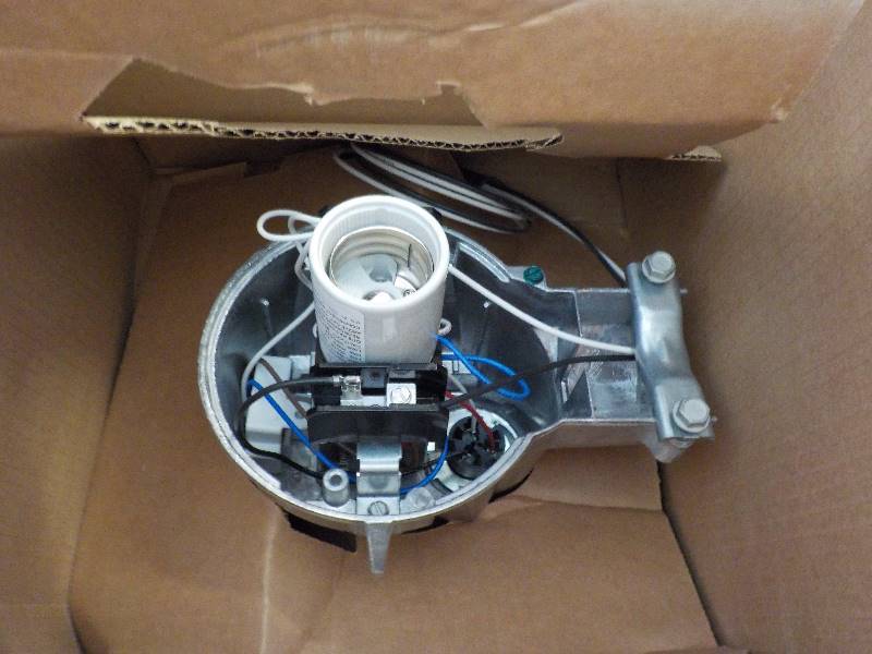 lot 5662 image: New GE hood unit pack SAM10S1N54NV5ALC 100 watt, AVEC lamp