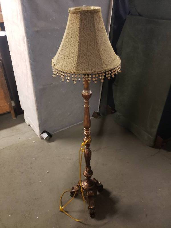 lot 14862 image: Really Nice Floor Lamp