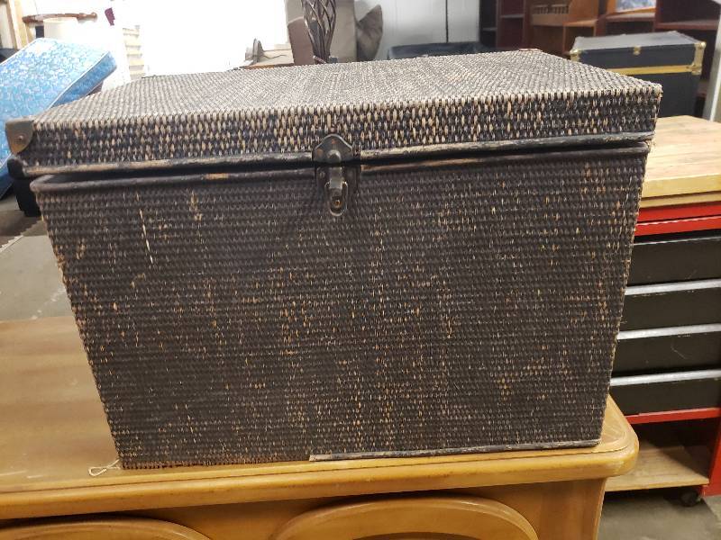 lot 14865 image: Wicker Storage Trunk