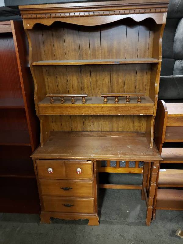 lot 14888 image: Wood Desk.Hutch Combo