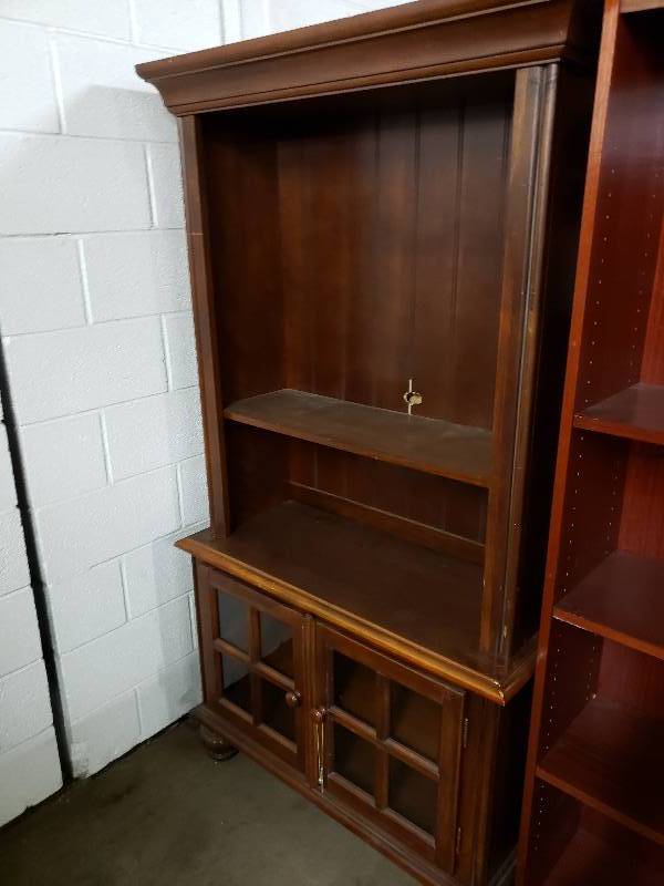 lot 14890 image: Nice 2 Piece Media Center