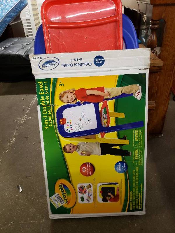 lot 14895 image: 3 n 1 Kids Art Easel