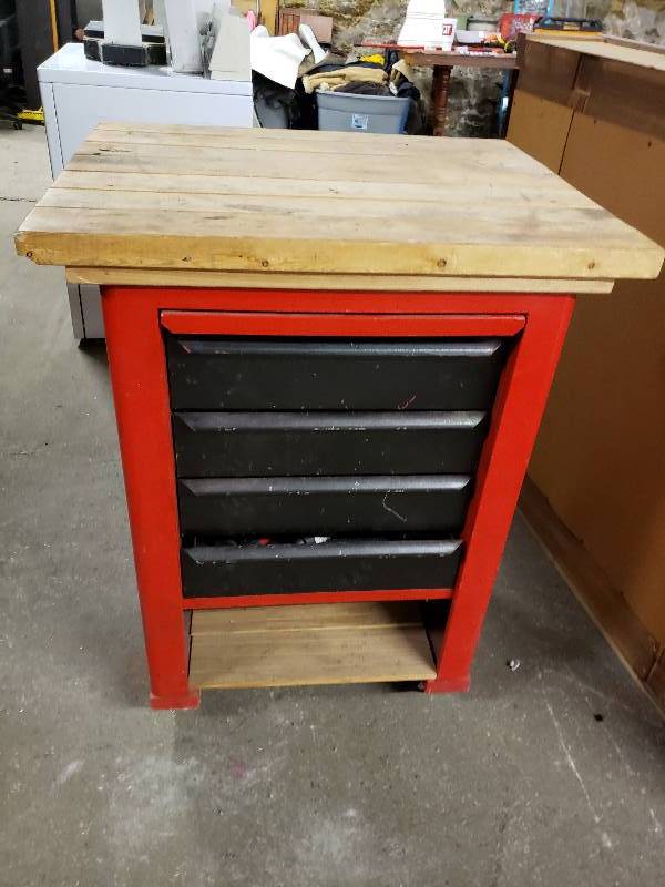 lot 14896 image: Craftsman Rolling Tool Box with Contents