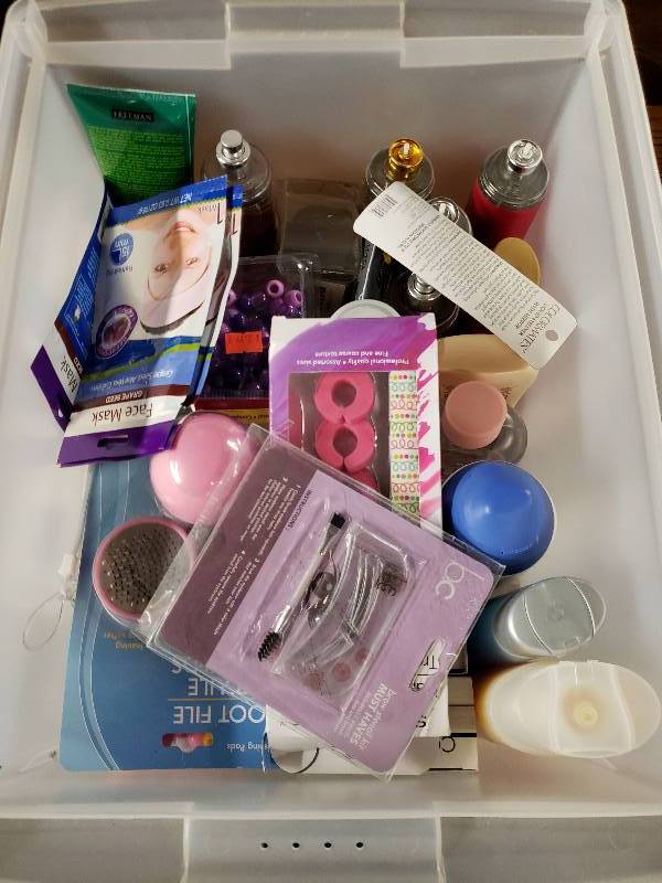 lot 14905 image: Lot of Body Spray, Beads, and More