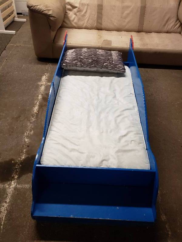 lot 14921 image: Race Car Toddler Bed with Mattress