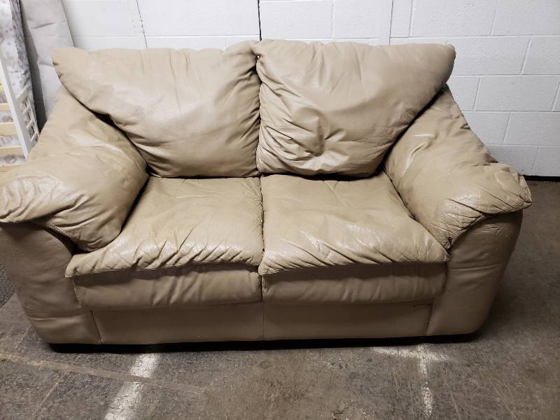 lot 14924 image: Light Tan Love Seat