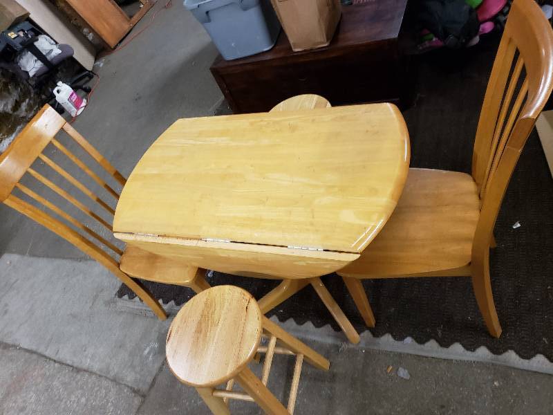 lot 14925 image: Blonde Double Drop Leaf Table with 2 Chairs and 2 Stools