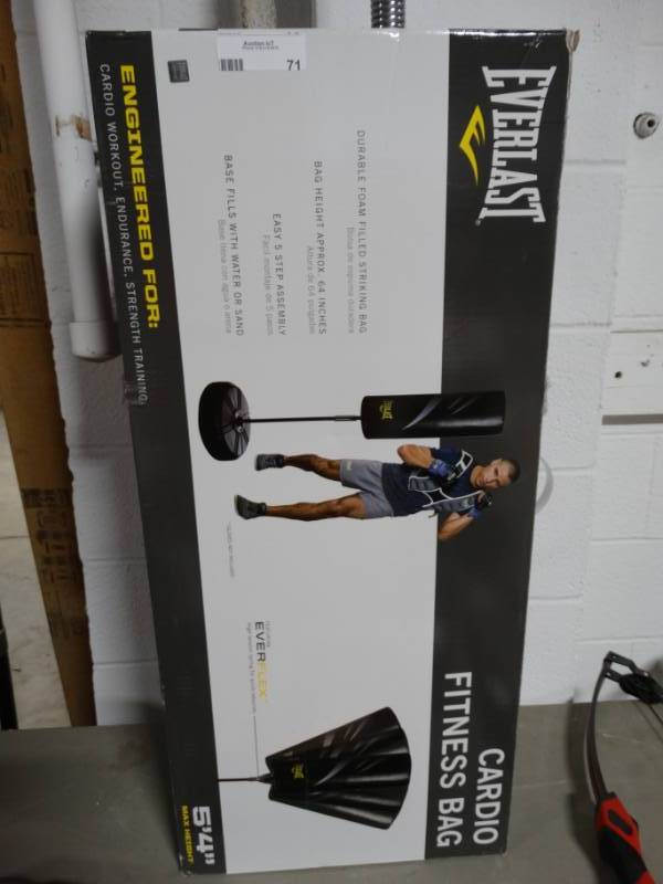 lot 71 image: Everlast cardio fitness bag.