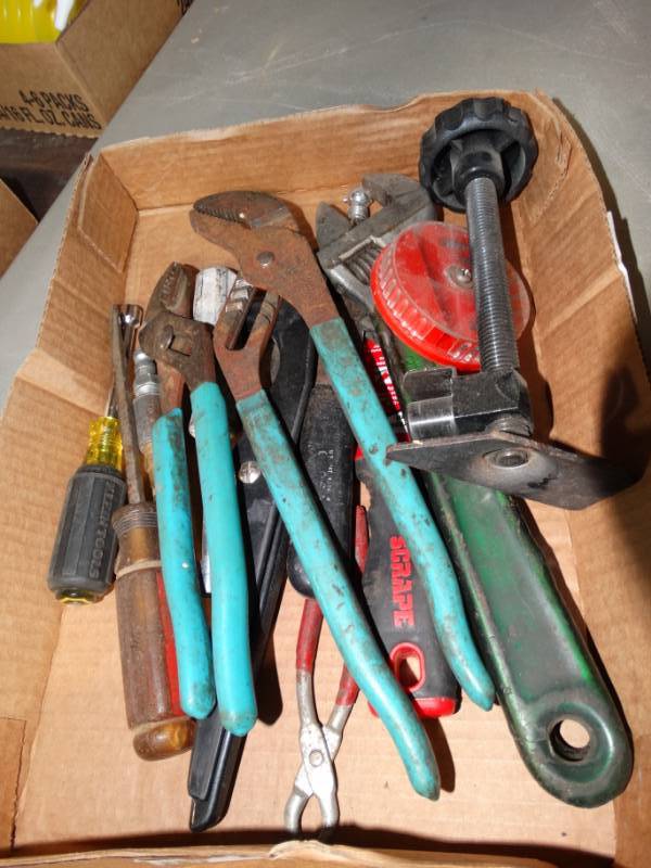 lot 73 image: Lot of hand tools and ratchet strap.