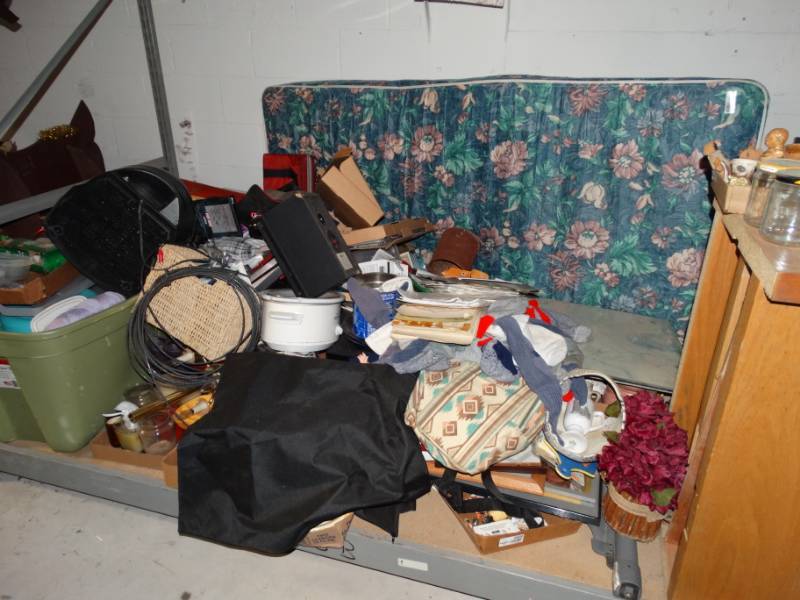 lot 84 image: Large lot of misc items.