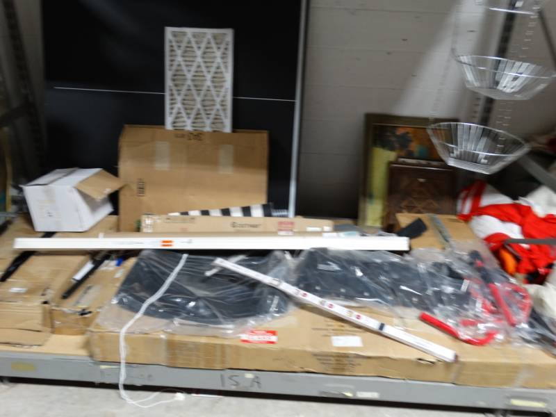 lot 89 image: Lot of misc items.
