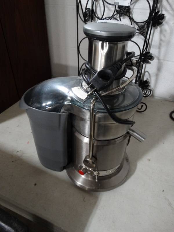 lot 93 image: Brewvile juice fountain elite.