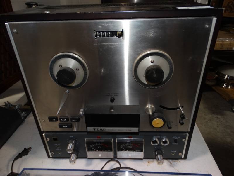 lot 95 image: TEAC automatic reverse A-4000.