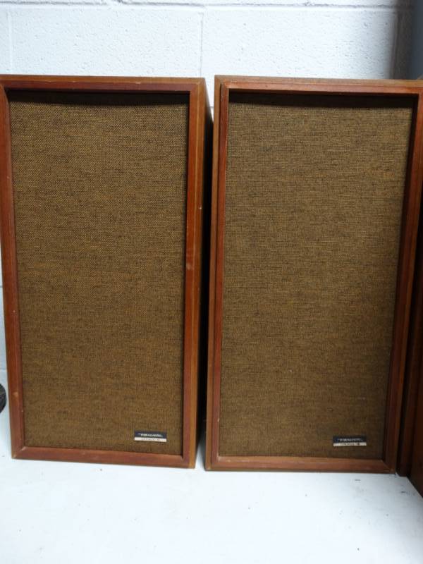 lot 105 image: 2 Realistic optimus-1B speakers.