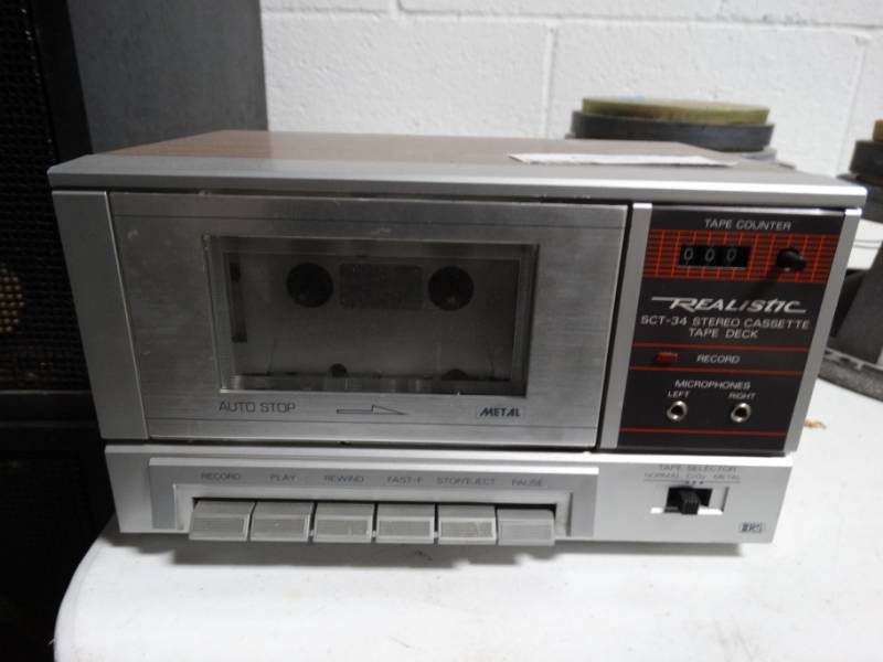 lot 108 image: Realistic SCT-34 stereo cassette tape deck.