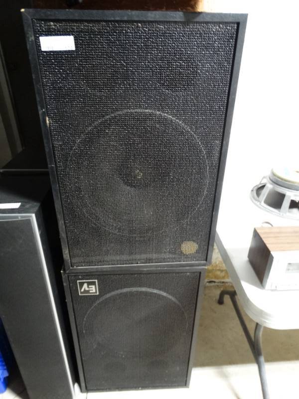 lot 109 image: 2 large EV speakers.