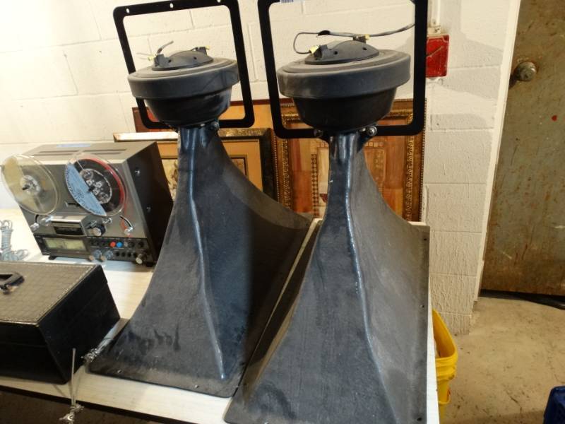 lot 115 image: 2 large diaphragm SA speakers.