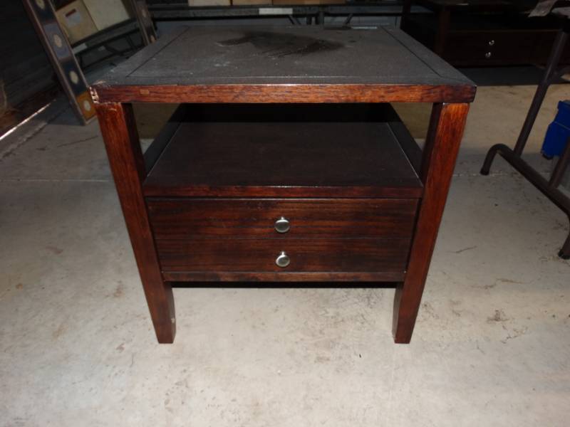 lot 129 image: Wood 1 drawer night stand.
