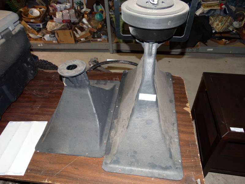 lot 131 image: one large diaphragm SA speaker and one diaphragm funnel only.