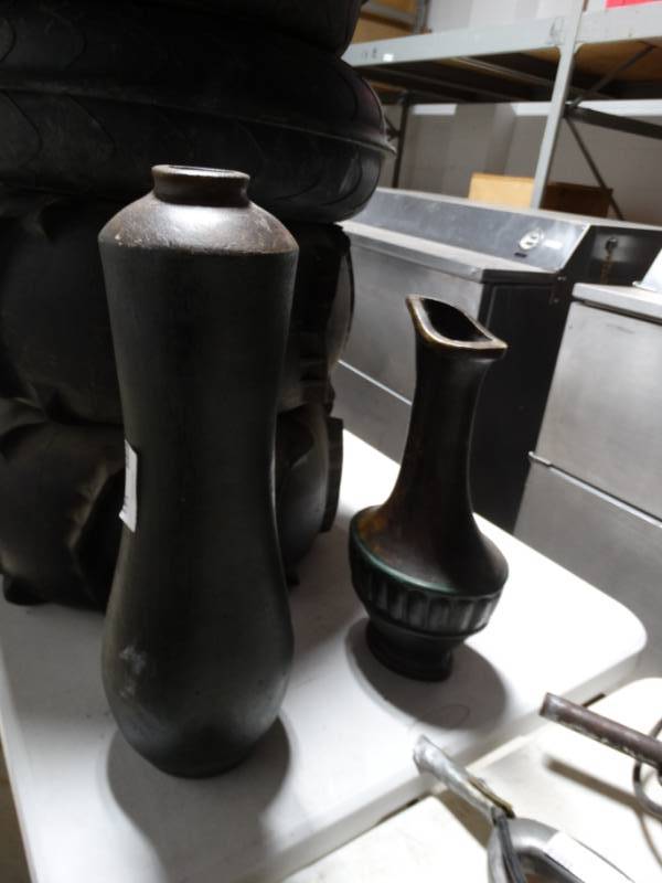 lot 141 image: 2 decorative vases.