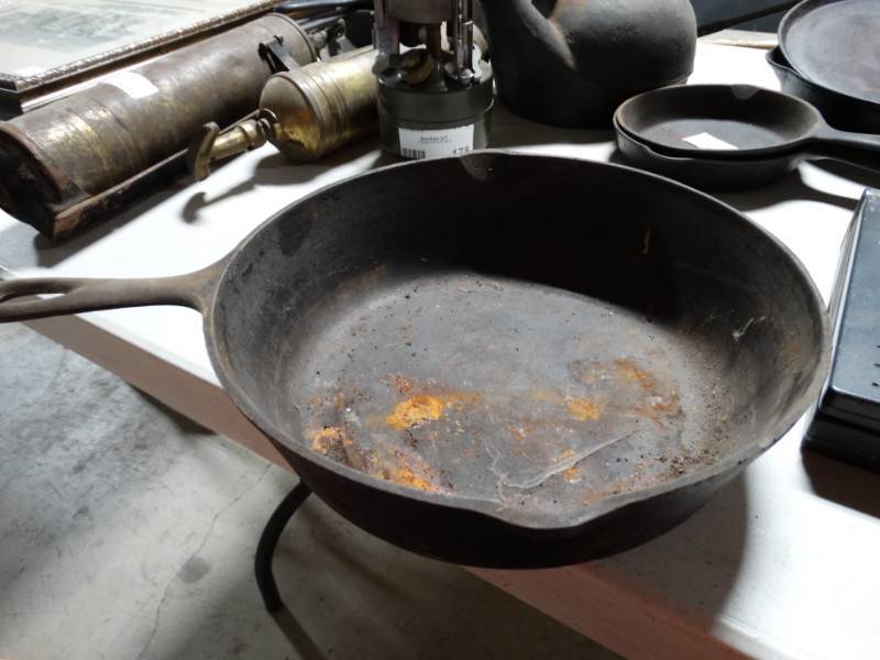 lot 173 image: 2 cast iron skillets.