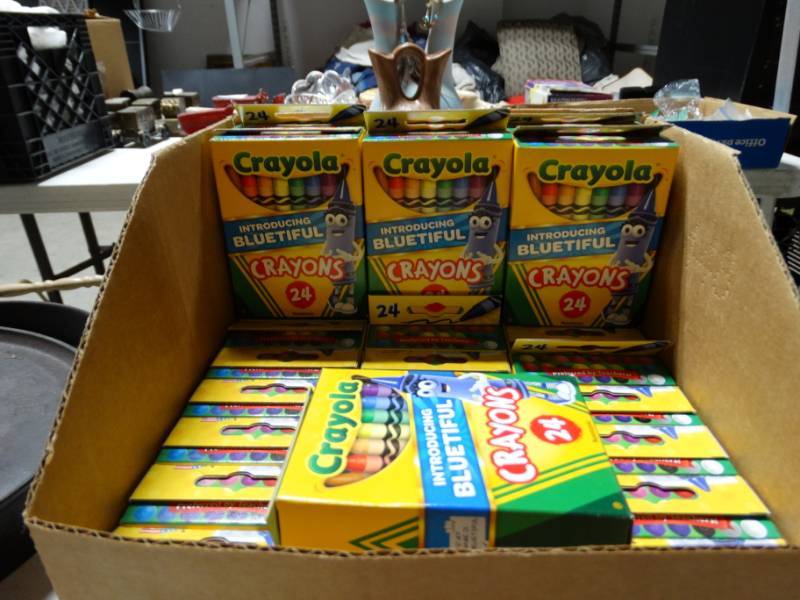 lot 178 image: 31 boxes of 24pc crayons.