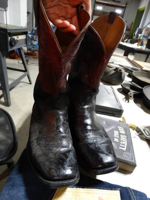 lot 182 image: Size 10.5D boots.
