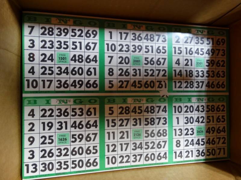 lot 190 image: 2 boxes of bingo sheets.