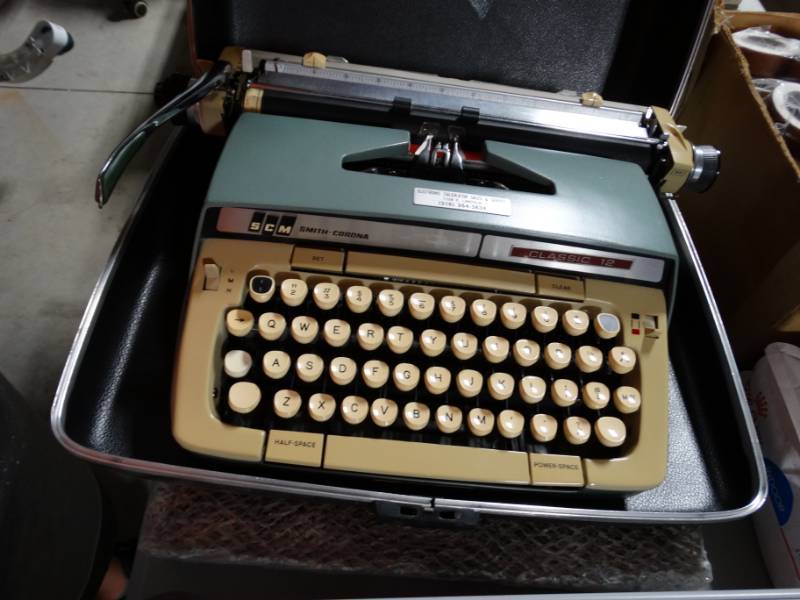 lot 195 image: Smith-corona typewriter.