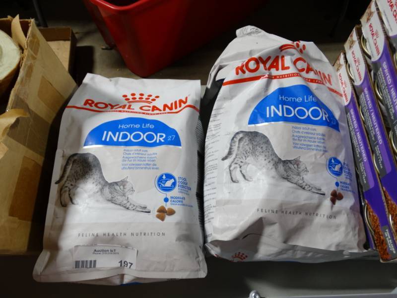 lot 197 image: 2 bags of royal canin cat food.