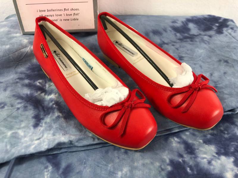 lot 1001 image: MIAMANO FLATS (RED) (SIZE 7.5)