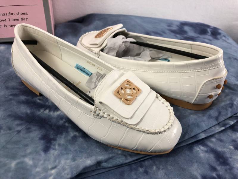 lot 1009 image: MIAMANO FLATS (WHITE) (SIZE 6.5)
