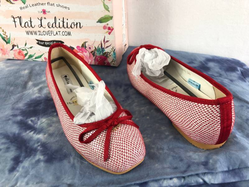 lot 1041 image: FLAT L EDITION SHOES (REDWHITE) (SIZE 7)