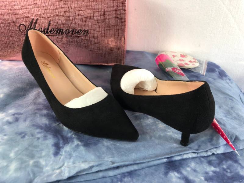 lot 1046 image: MODEMOVEN HEELS (BLACK) (SIZE 7.5)
